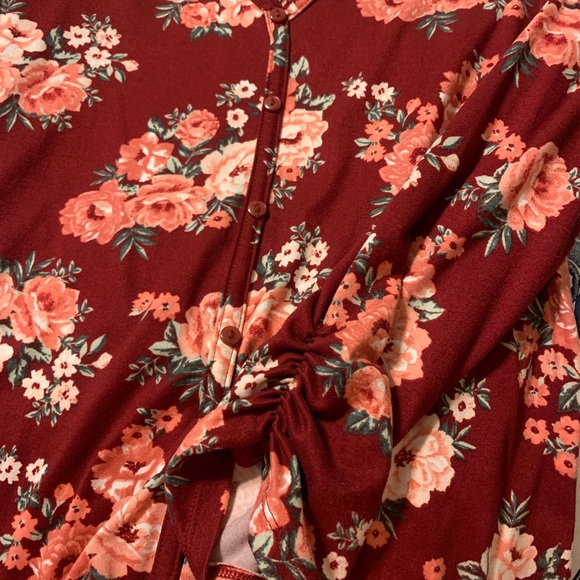 Red floral top with lace back, and front tie - Picture 3 of 3